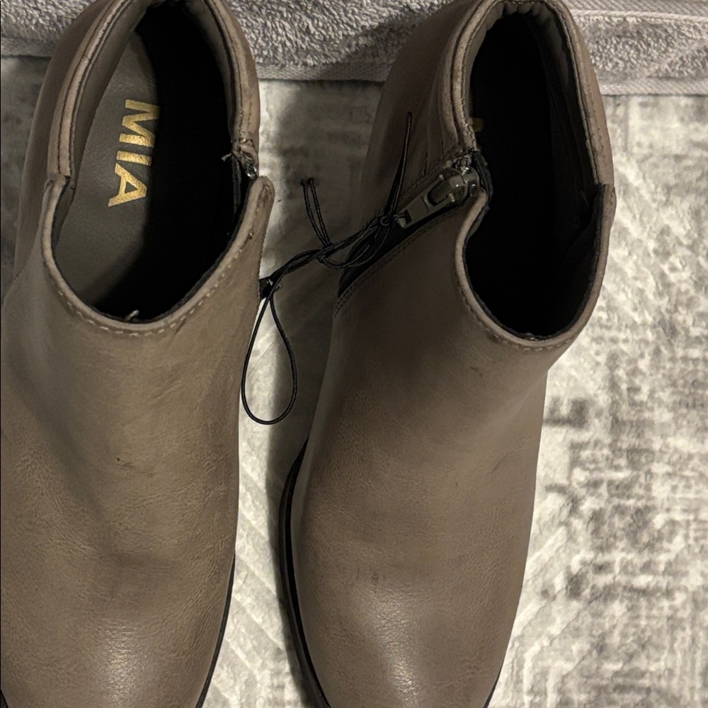MIA women’s Brown Leather Boots